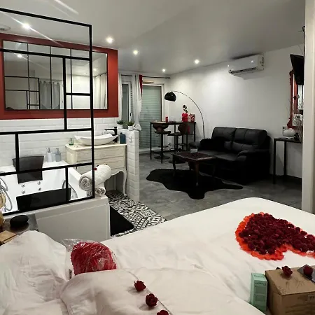 Amour Azur Appartement Pour 2 Avec Jacuzzi Et Terrasse A 2 Minutes De La Mer Vallauris Exterior photo