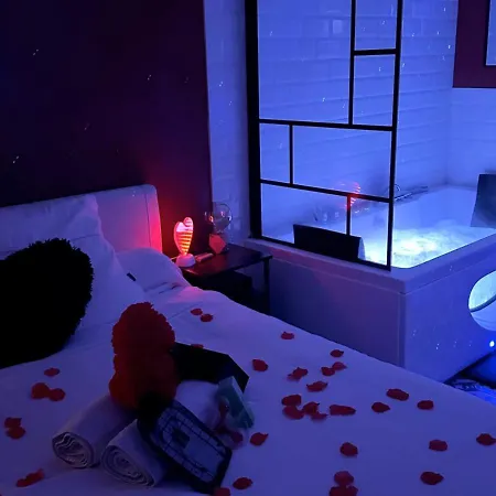 Amour Azur Appartement Pour 2 Avec Jacuzzi Et Terrasse A 2 Minutes De La Mer Vallauris Exterior photo