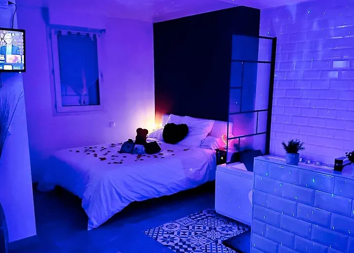 Amour Azur Appartement Pour 2 Avec Jacuzzi Et Terrasse A 2 Minutes De La Mer