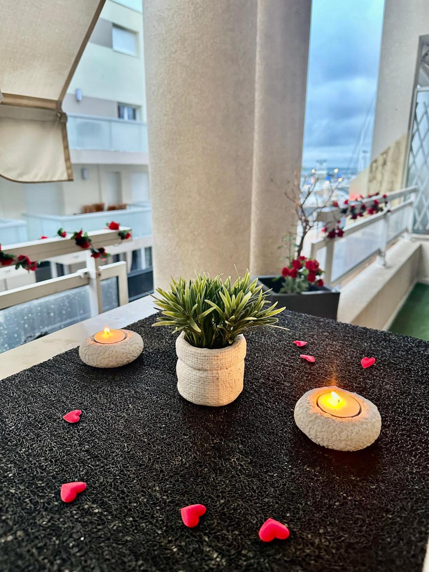 Azur Pour 2 Avec Jacuzzi Et Terrasse A 2 Minutes De La