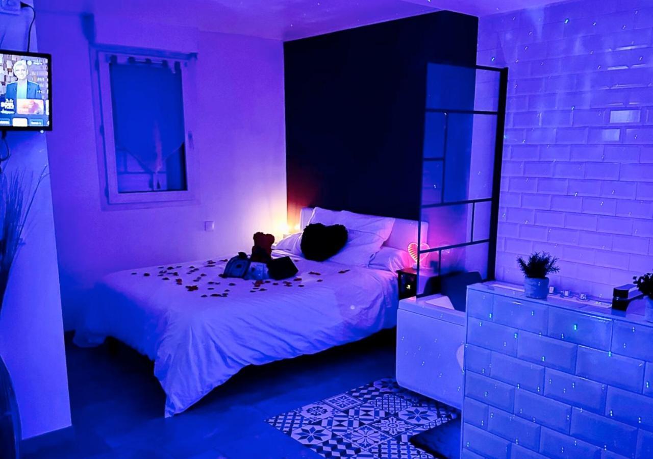 Apartment Azur Pour 2 Avec Jacuzzi Et Terrasse A 2 Minutes De La Vallauris